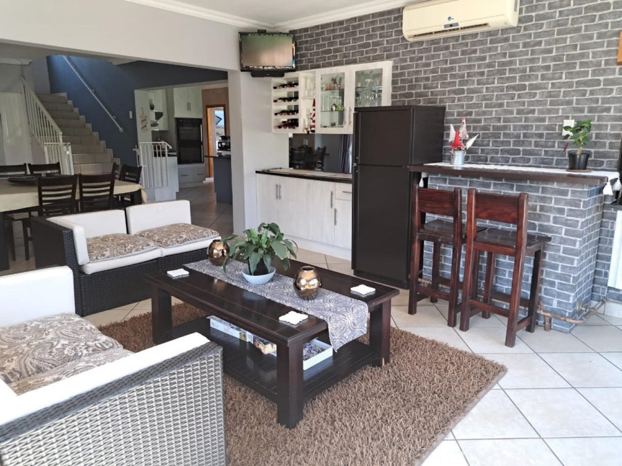To Let 4 Bedroom Property for Rent in Melodie North West